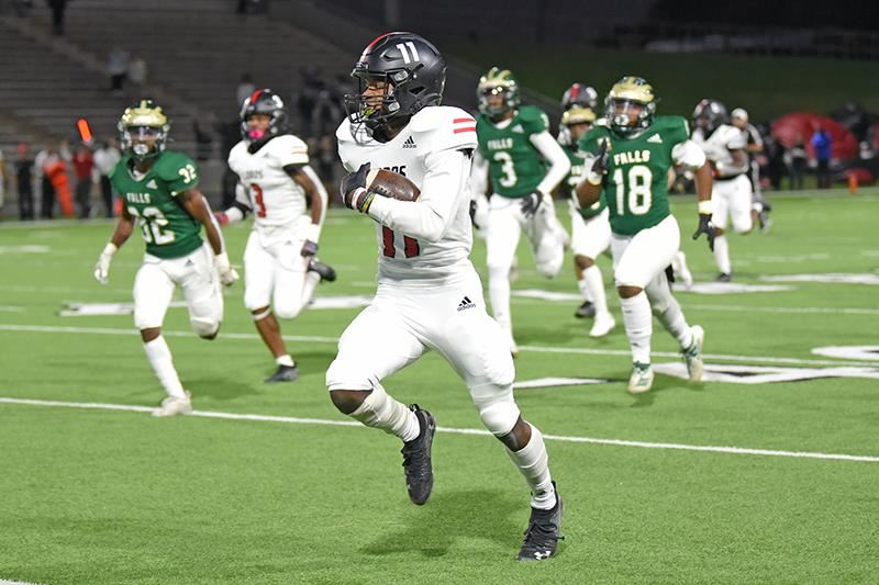 Langham Creek High School junior Jaquaize Pettaway was named to the All-District 16-6A football team.